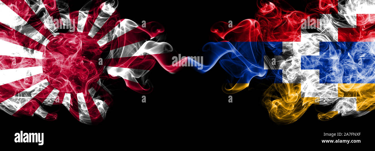 Japan Rising Sun Marine vs Arzach smoky mystic Staaten Flaggen nebeneinander gestellt. Dicke farbige seidig Reisen abstract raucht Banner Stockfoto