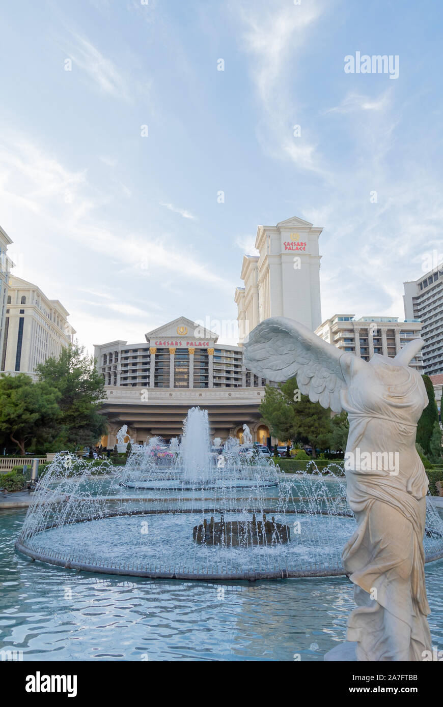 Der Eingang des Caesars Palace Hotel mit Nike von Samothrake, Strip, Las Vegas, Nevada, Vereinigte Staaten von Amerika Stockfoto