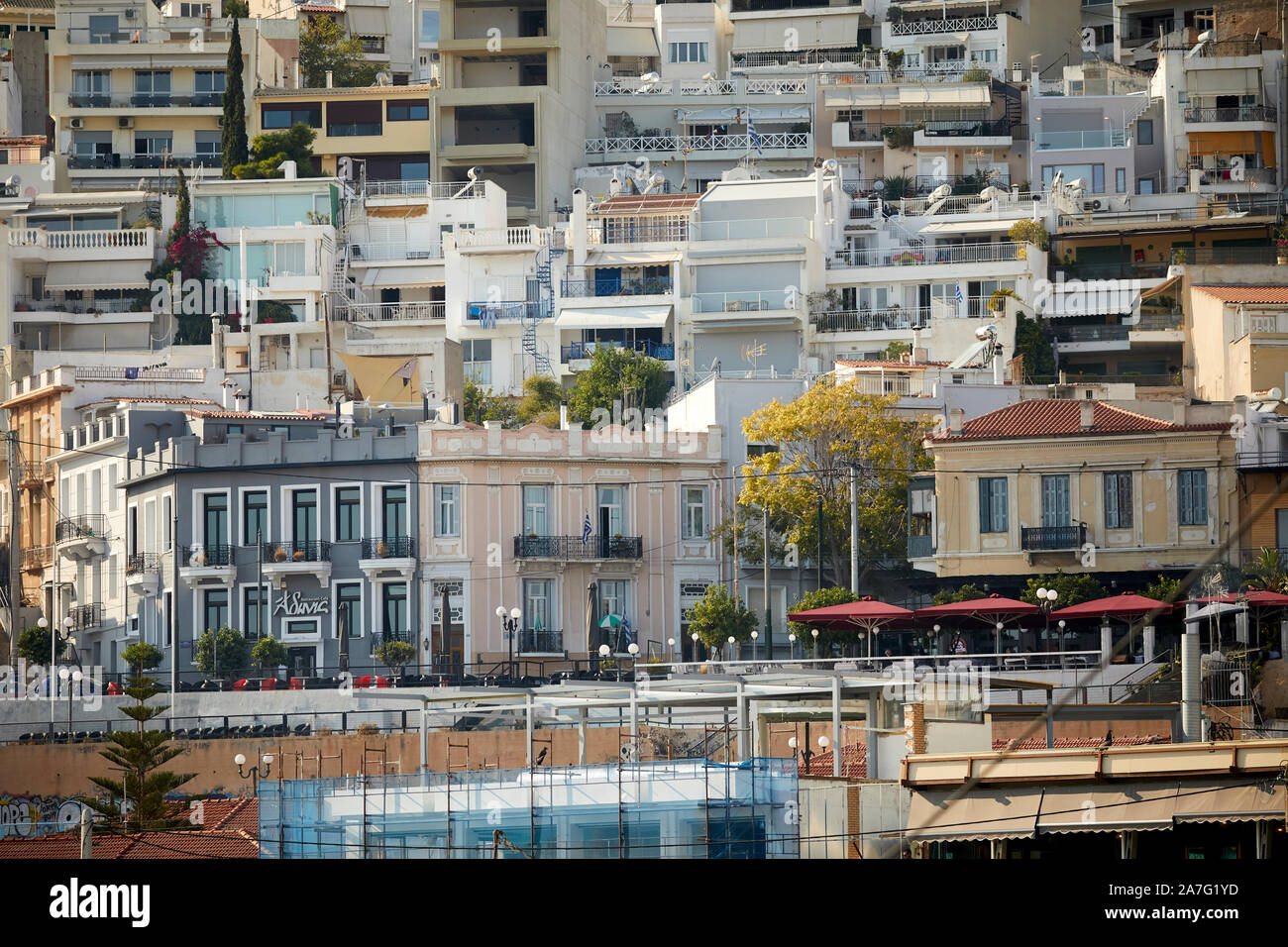 Der Hafen von Piräus Stadt Griechenland, Votsalakia Beach Restaurants an der Küste Stockfoto