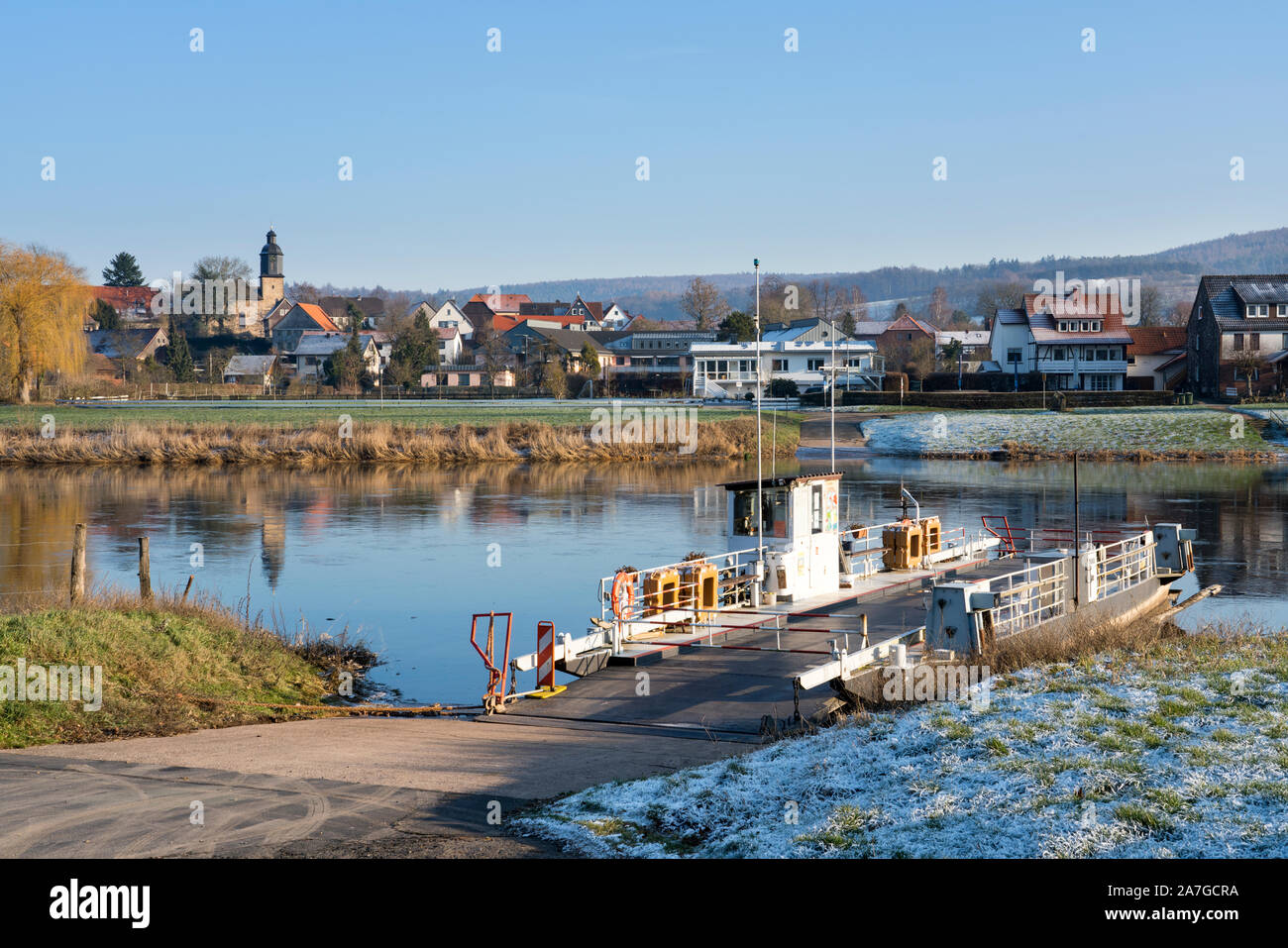Reaktion der Fähre über die Weser, Lippoldsberg, Weserbergland, Nordrhein-Westfalen, Hessen, Deutschland Stockfoto
