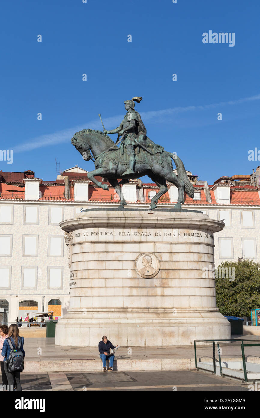 Die Statue von König John ich an der Praca da Figueira Platz in Lissabon Baixa in Lissabon, Portugal, an einem sonnigen Tag. Stockfoto