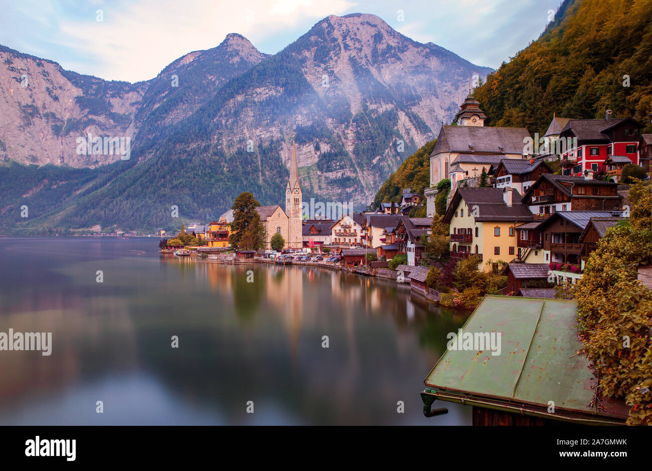 Erstaunlich Stadtbild aus Hallstatt Österreich mit den Alpen und den Hallstätter See. Stockfoto
