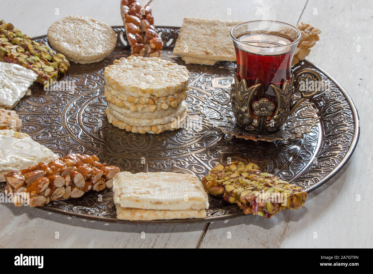 Halawet Al Mawlid al Nabawi - Sammlung von traditionellen Bonbons und Süßigkeiten - Ägyptische Kultur Dessert gegessen in der Regel während der Prophet Muhammed Stockfoto