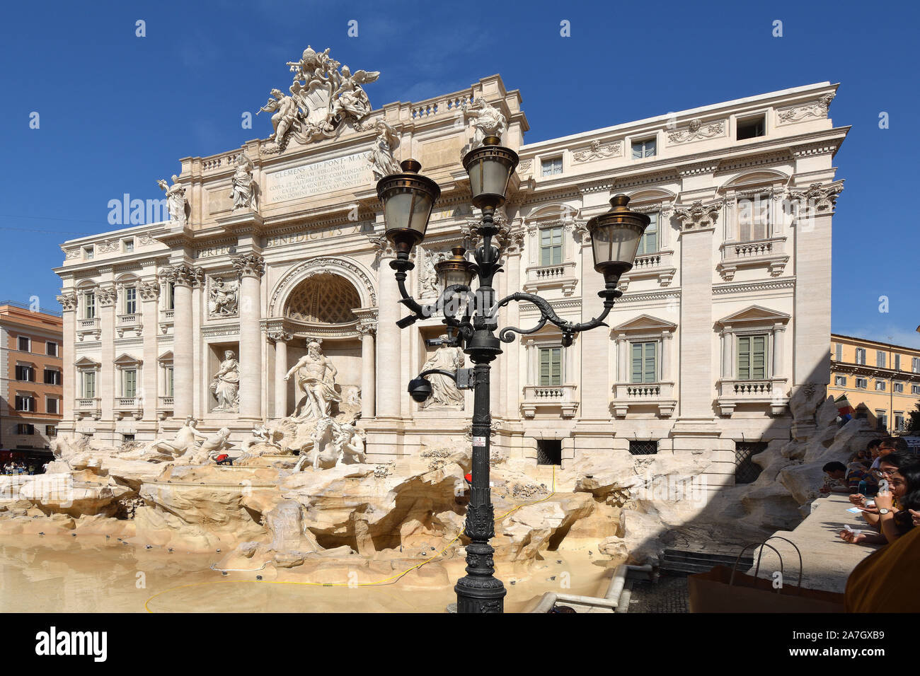 Der Trevi Brunnen auf der Piazza di Spagna in Rom - Italien. Stockfoto