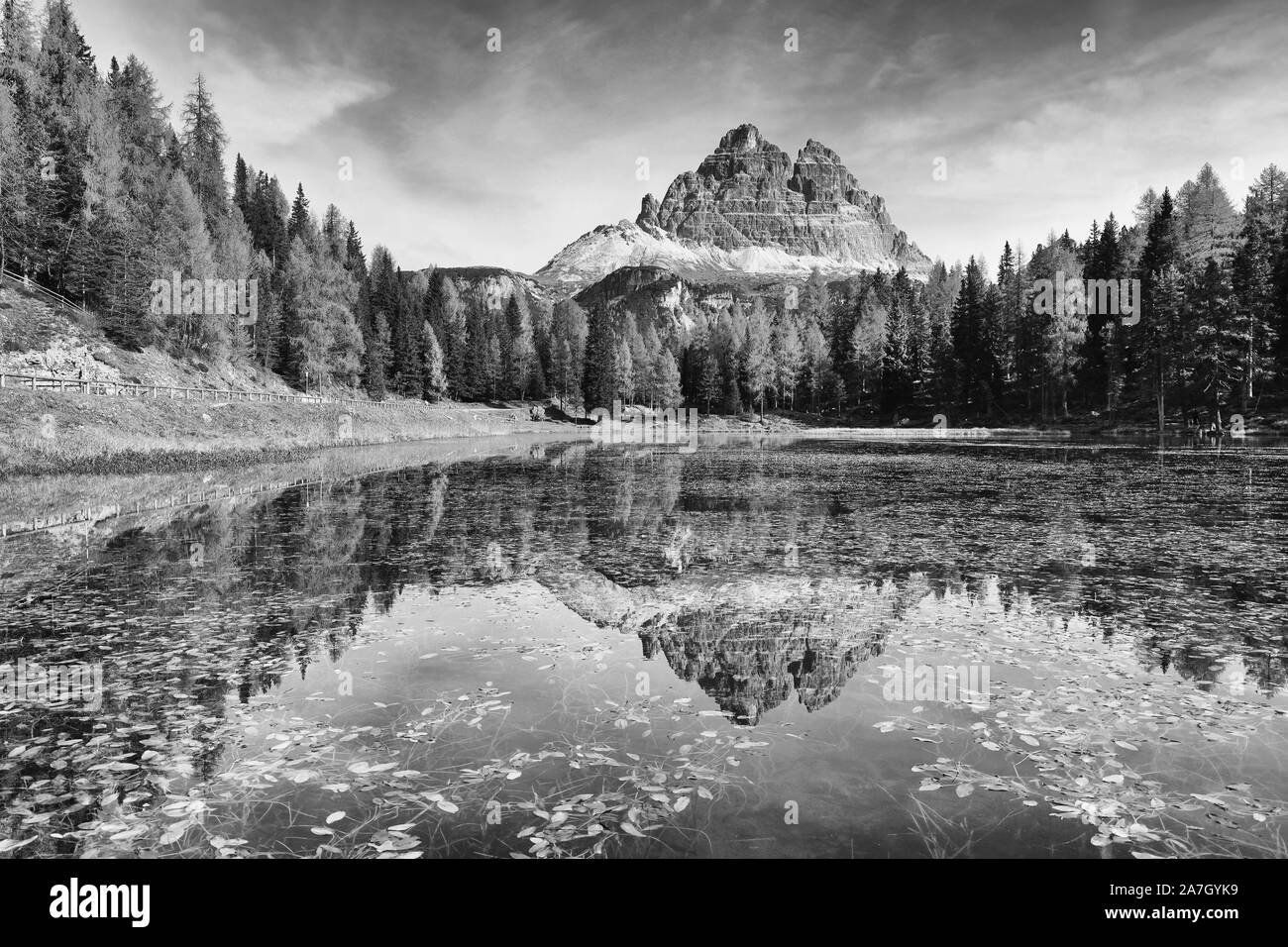 Sonnenuntergang alpine Landschaft über Antorno See in Cadini di Misurina, Dolomiten, Italien, Europa Stockfoto