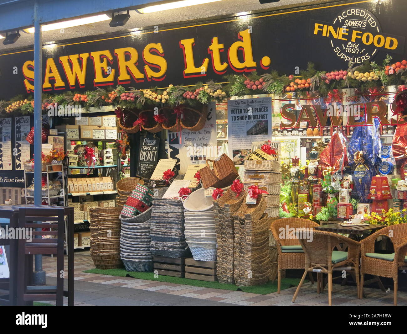 Der shop vor sawers Ltd in der College Street, Belfast, eine preisgekrönte Deli mit feinen Speisen, behindert und gourmet Lebensmittel. Stockfoto
