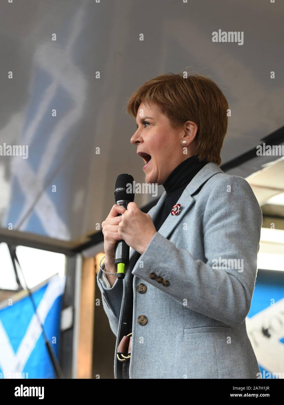 2., November 2019. George Square, Glasgow, Schottland, Großbritannien. Nicola Sturgeon gab eine mitreißende Rede an einem pro Unabhängigkeit Rallye mit einer Masse von über 20.000 in Glasgow. Stockfoto