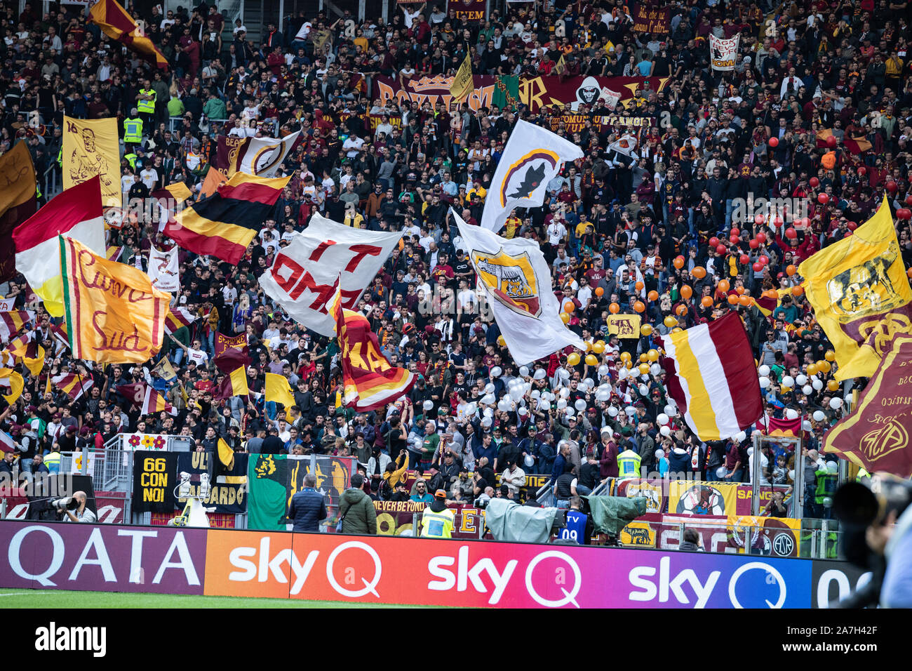 Als Roma Unterstützer während der italienischen Serie A Fußballspiel zwischen AS Roma und SSC Napoli im Olympiastadion in Rom gesehen. (Endstand; AS Roma 2:1 SSC Neapel) Stockfoto