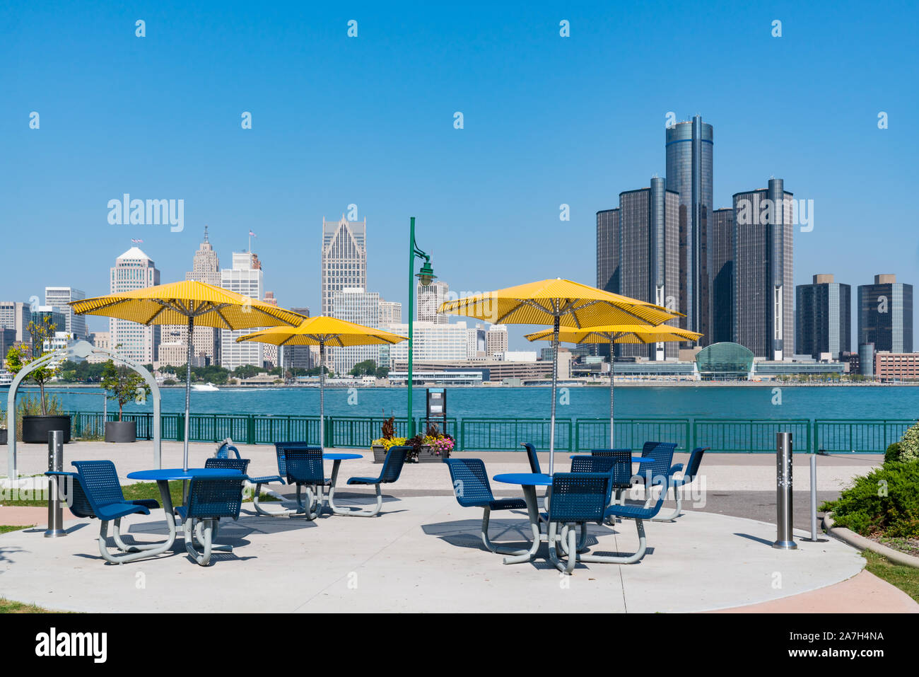 Skyline von Detroit, Michigan von Windsor Riverfront Park Stockfoto
