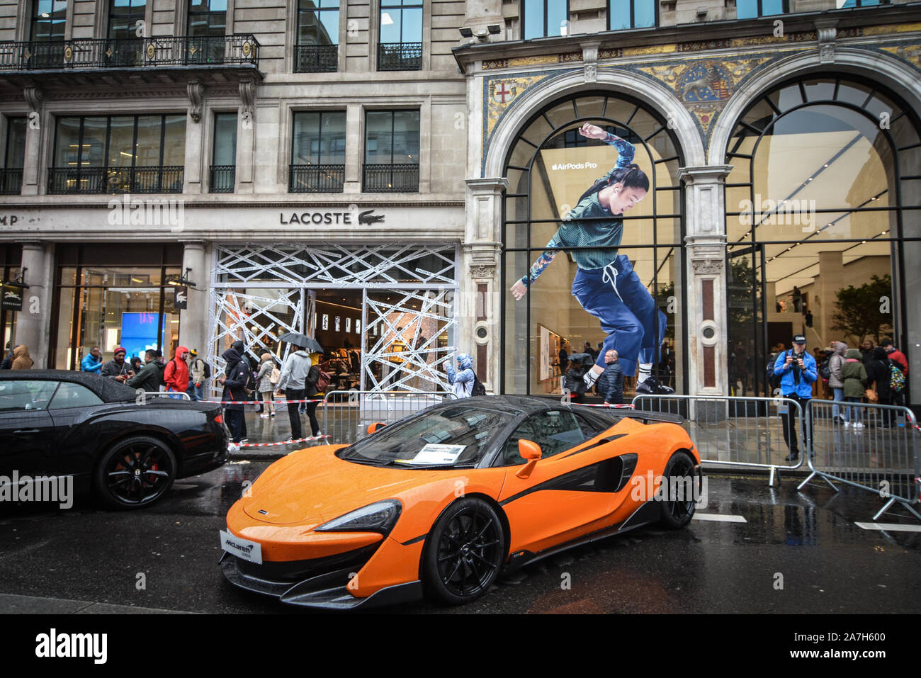 London, Großbritannien. 02 Nov, 2019. Der London Regent Street wurde am 2. November für die jährliche Regent Street Motor Show, eine fantastische Anzeige von Vintage, Veteran, klassischen und modernen Autos Fußgängerzone. (Foto von Laura Chiesa/Pacific Press) Quelle: Pacific Press Agency/Alamy leben Nachrichten Stockfoto