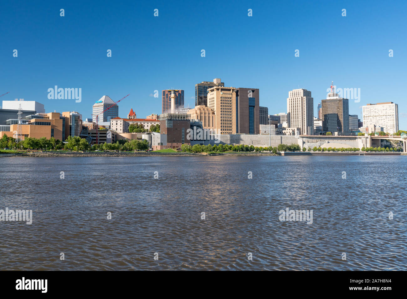 Saint Paul, MN - September 23, 2019: St. Paul, Minnesota Skyline entlang des Mississippi River Stockfoto