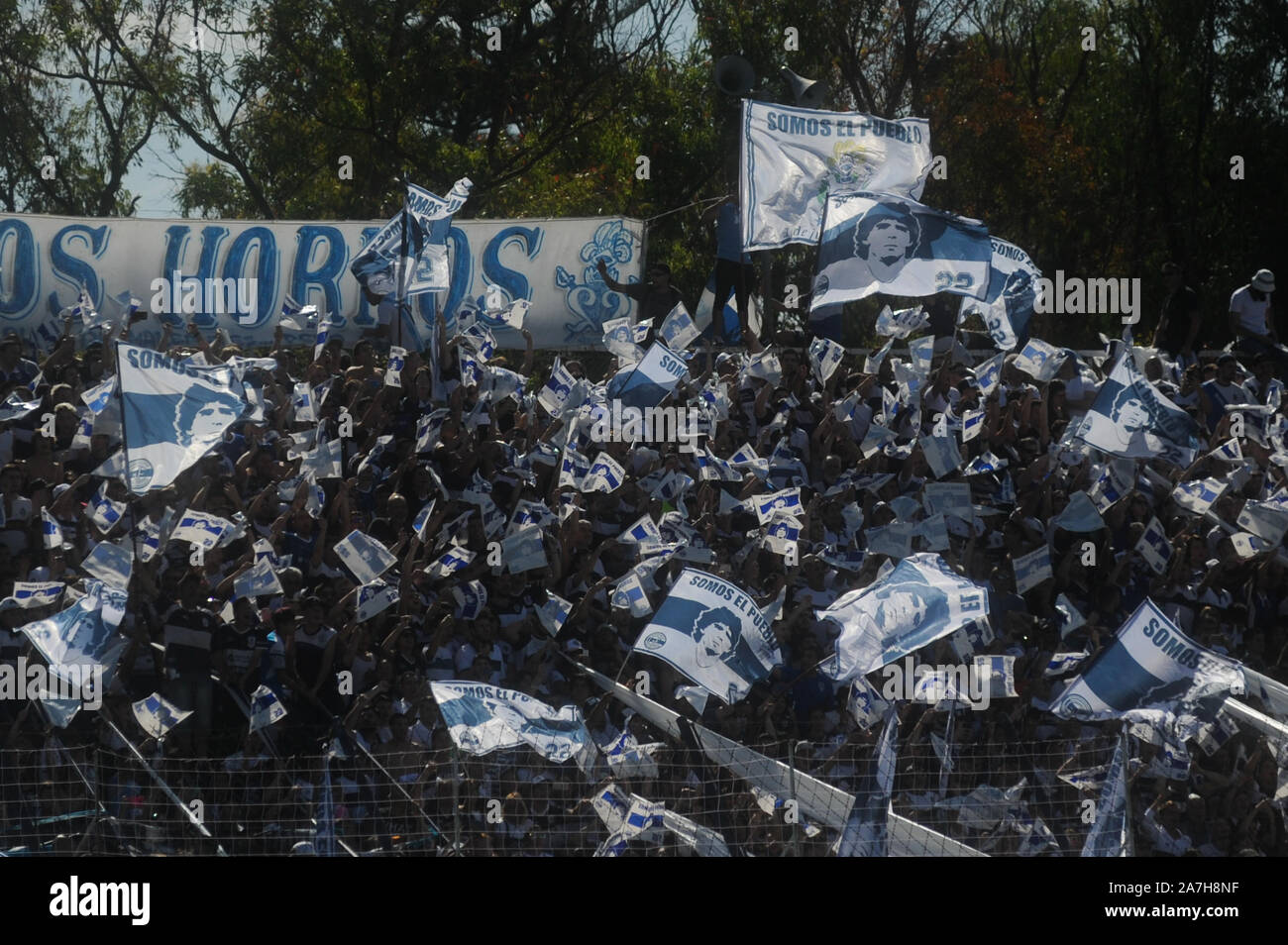 Buenos Aires, Argentinien. 02 Nov, 2019. Diego Maradona während der Klassiker zwischen La Plata Gimnasia und Fechten und Estudiantes de La Plata am Samstag, 2. November 2019 in Buenos Aires, Argentinien. Credit: Gabriel Sotelo/FotoArena/Alamy leben Nachrichten Stockfoto