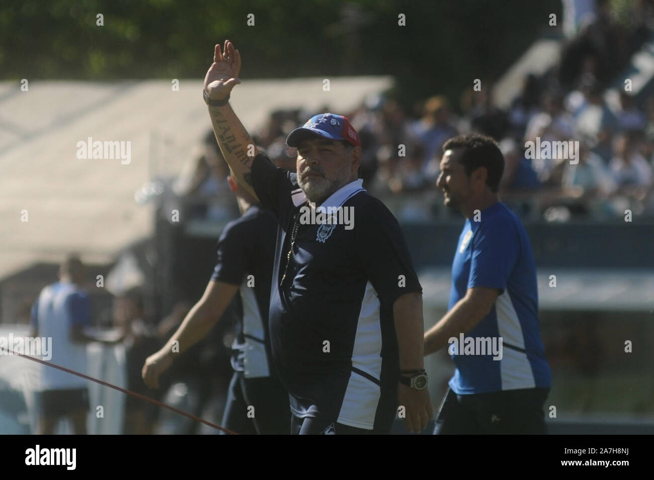 Buenos Aires, Argentinien. 02 Nov, 2019. Diego Maradona während der Klassiker zwischen La Plata Gimnasia und Fechten und Estudiantes de La Plata am Samstag, 2. November 2019 in Buenos Aires, Argentinien. Credit: Gabriel Sotelo/FotoArena/Alamy leben Nachrichten Stockfoto