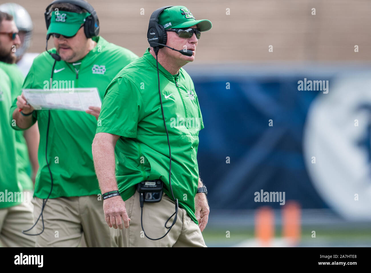 Houston, TX, USA. 2 Nov, 2019. Marshall Donnernherde Head Coach Doc Holliday im 1. Quartal eine NCAA Football Spiel zwischen der Marshall Donnernherde und der Reis Eulen am Rice Stadium in Houston, TX. Marshall gewann das Spiel 20 zu 7. Trask Smith/CSM/Alamy leben Nachrichten Stockfoto