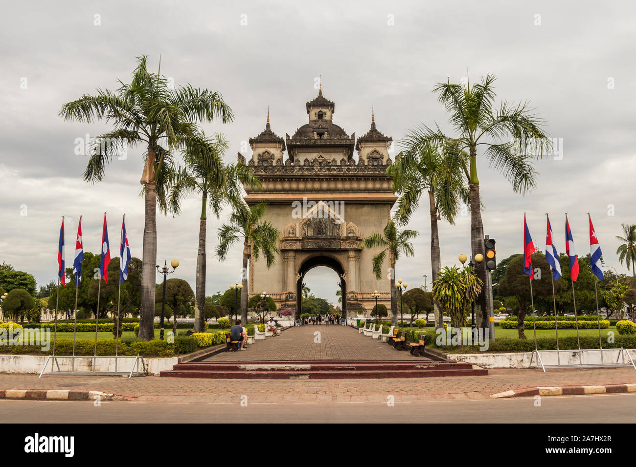 Patuxai Denkmal, die laotische Version des Triumphbogens, der Pariser Triumphbogen. Anblick in Vientiane, Laos. Stockfoto