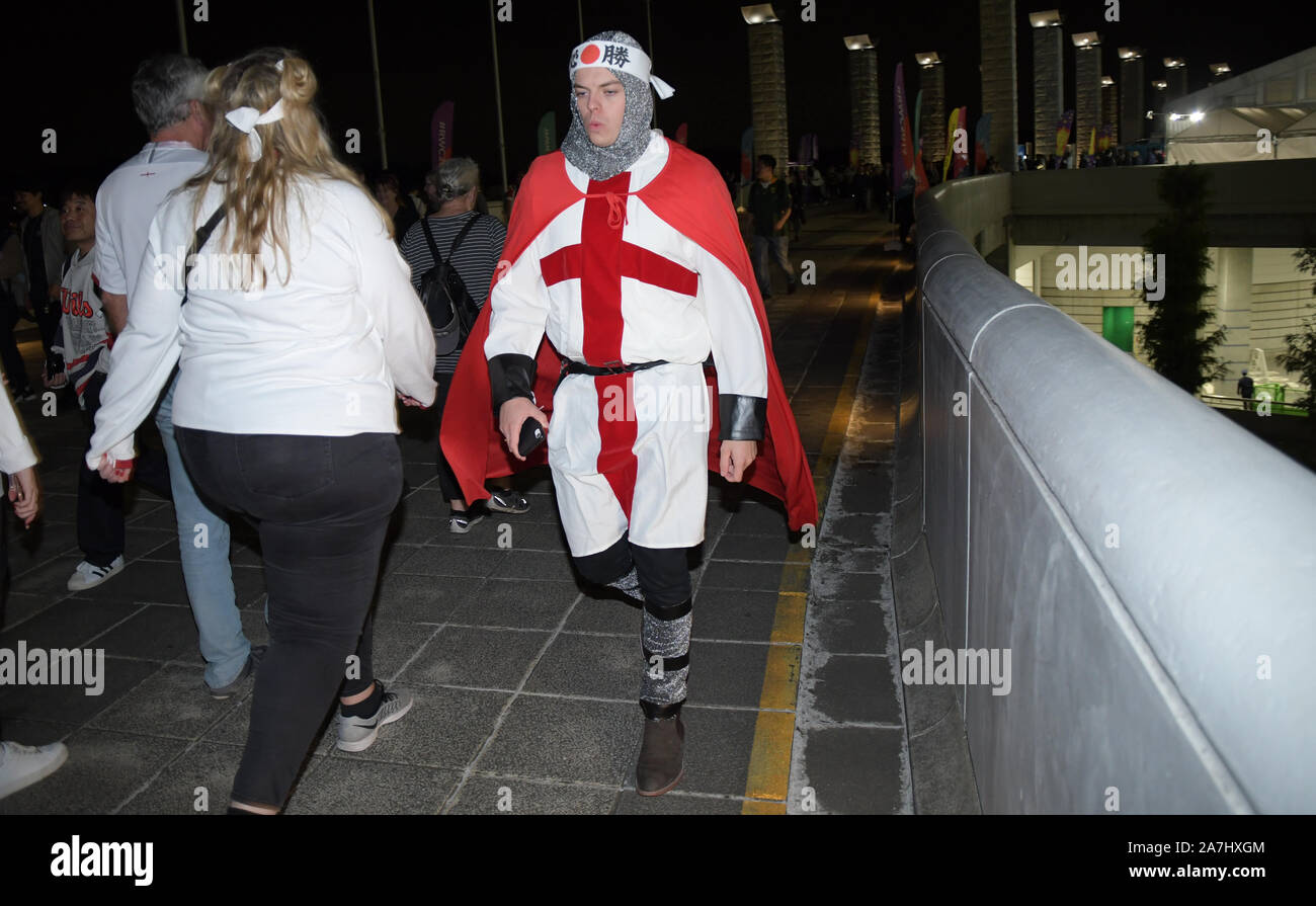 Tokio, Japan. 2 Nov, 2019. Eine ennglish Ventilator kann gesehen werden, sodass das International Stadium Yokohama in der Präfektur Kanagawa, Japan nach dem Rugby World Cup 2019 Finale zwischen England und Südafrika, in der Südafrika's 32 - 12 am 2. November 2019 gewonnen. Foto: Ramiro Agustin Vargas Tabares Credit: Ramiro Agustin Vargas Tabares/ZUMA Draht/Alamy leben Nachrichten Stockfoto