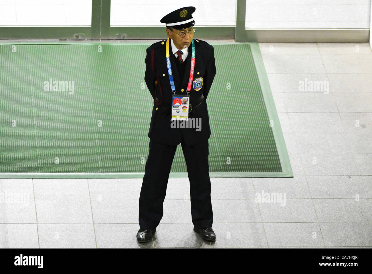 Tokio, Japan. 2 Nov, 2019. Ein Stadion gard stand an der International Stadium Yokohama in der Präfektur Kanagawa, Japan nach dem Rugby World Cup 2019 Finale zwischen England und Südafrika, in der Südafrika's 32 - 12 am 2. November 2019 gewonnen. Foto: Ramiro Agustin Vargas Tabares Credit: Ramiro Agustin Vargas Tabares/ZUMA Draht/Alamy leben Nachrichten Stockfoto