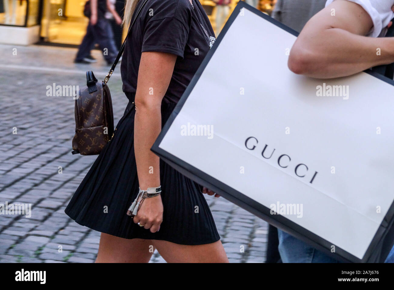 Gucci shoping Tasche in Prag in der Tschechischen Republik Stockfotografie  - Alamy