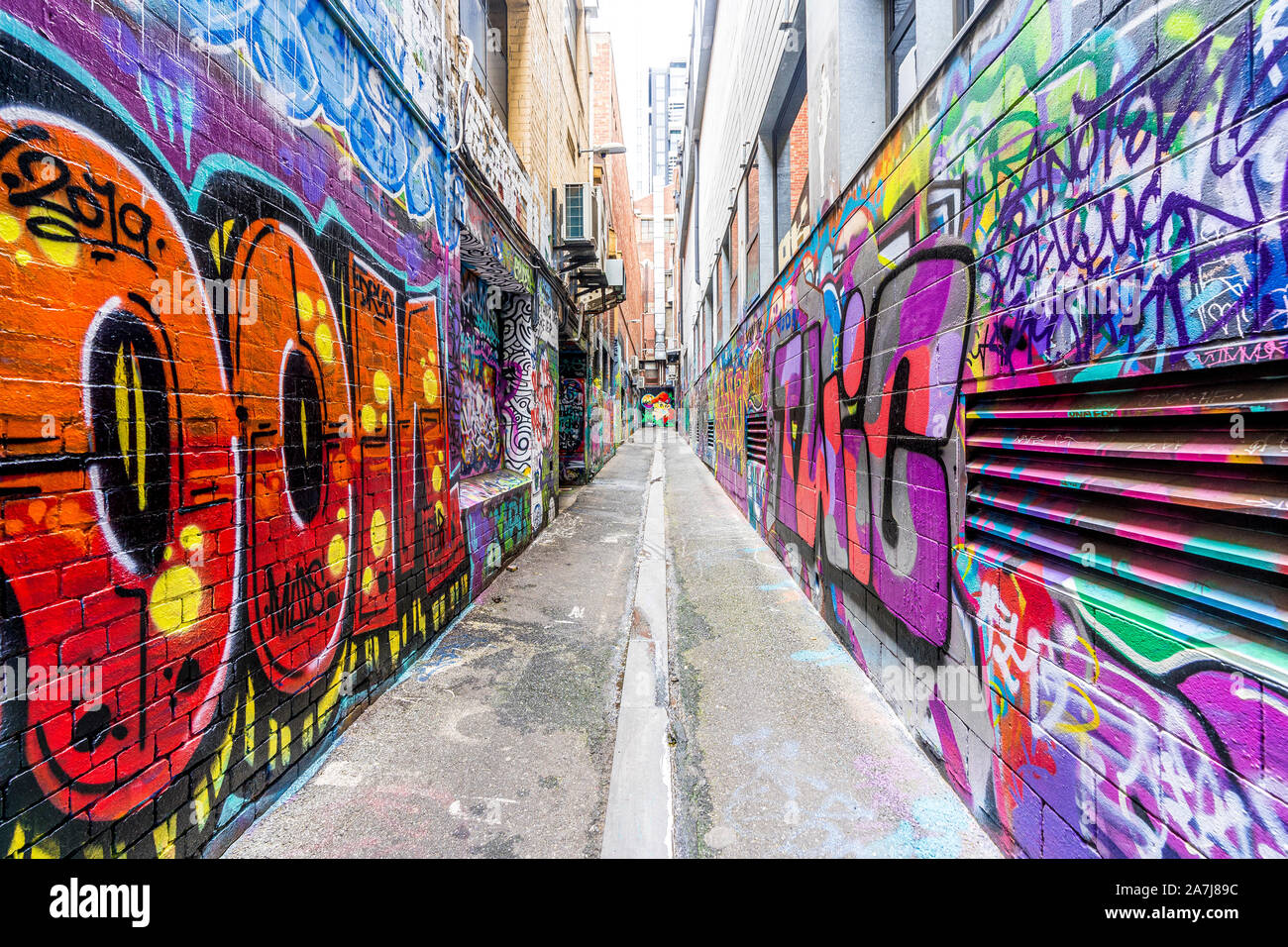 03. Nov 19. Melbourne, Victoria, Australien. Croft Gasse in Melbourne ist voll von Street Art und zieht Touristen und Einheimischen. Stockfoto