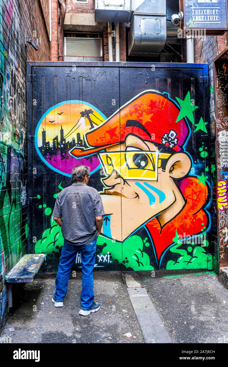 03. Nov 19. Melbourne, Victoria, Australien. Croft Gasse in Melbourne ist voll von Street Art und zieht Touristen und Einheimischen. Stockfoto