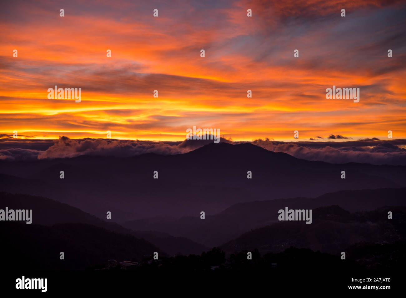 Sonnenaufgang am Mines View Park, Baguio, Philippinen. Stockfoto