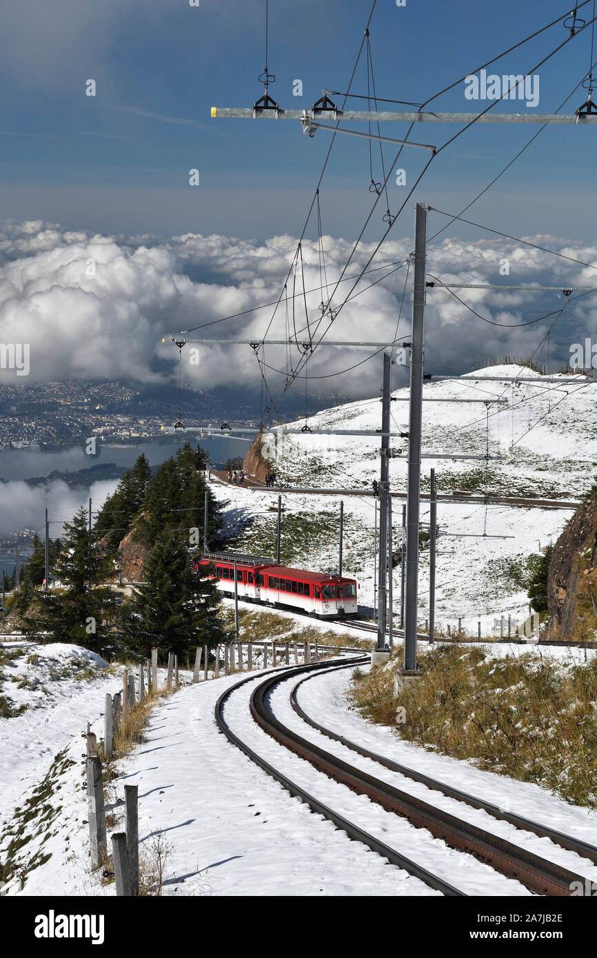 Rigi Bahnen; rigibahnen; Triebwagen und Steuerwagen Nr. 32; Rigi Kulm Station ; Schweiz Stockfoto