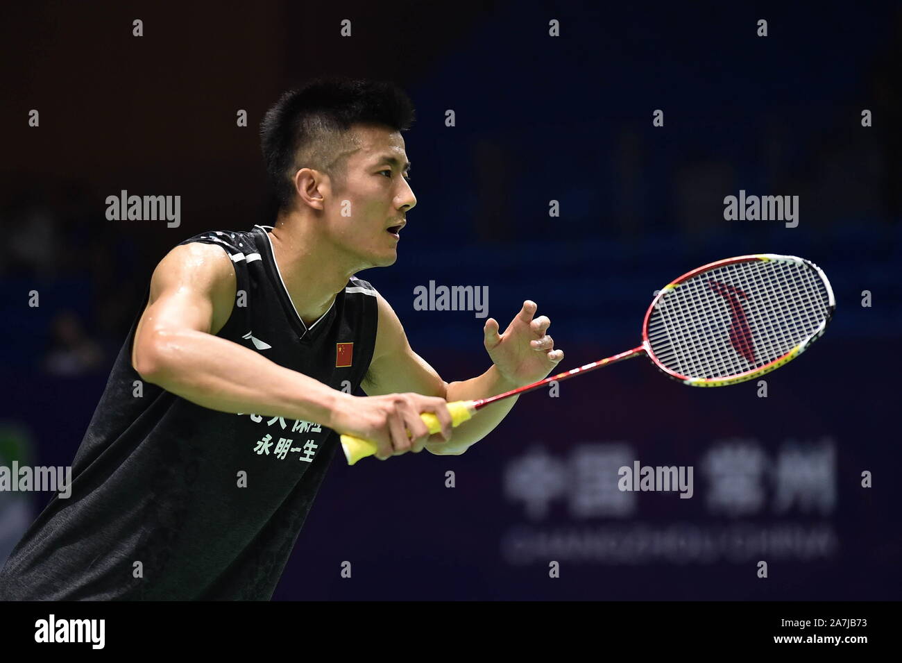 Chinesische professionelle Badminton Spieler Chen Lange konkurriert gegen Malaysische professionelle Badminton Spieler Schutze Zii Jia an der ersten Runde von VICTOR Kinn Stockfoto