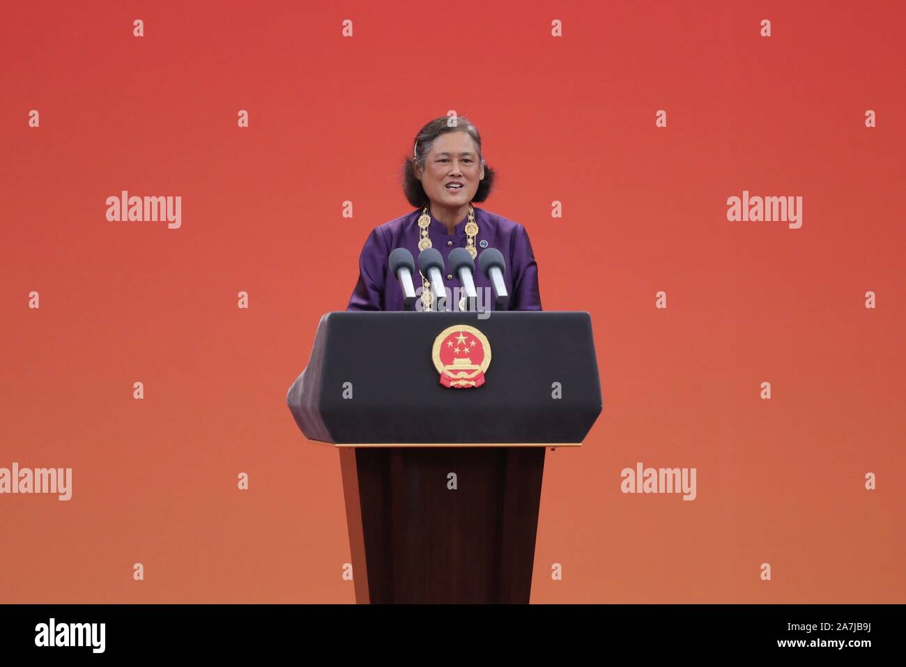 Die thailändische Prinzessin Maha Chakri Sirindhorn liefert eine Rede im Namen aller Empfänger der Medaille der Freundschaft bei der Siegerehrung der Nationalen Stockfoto