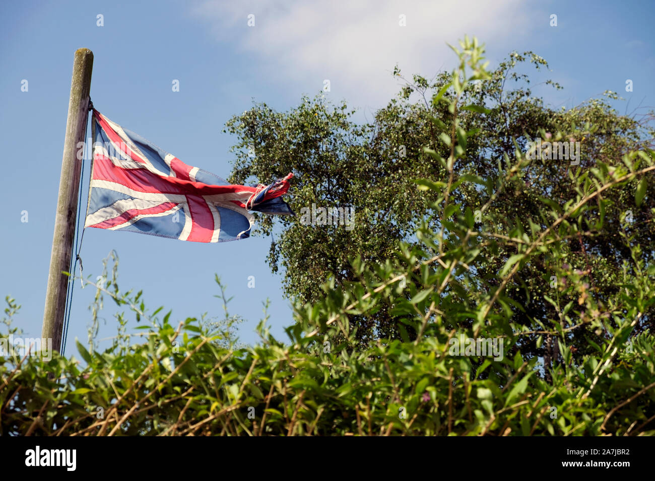 Tattered und zerrissen Union Jack Flagge Stockfoto