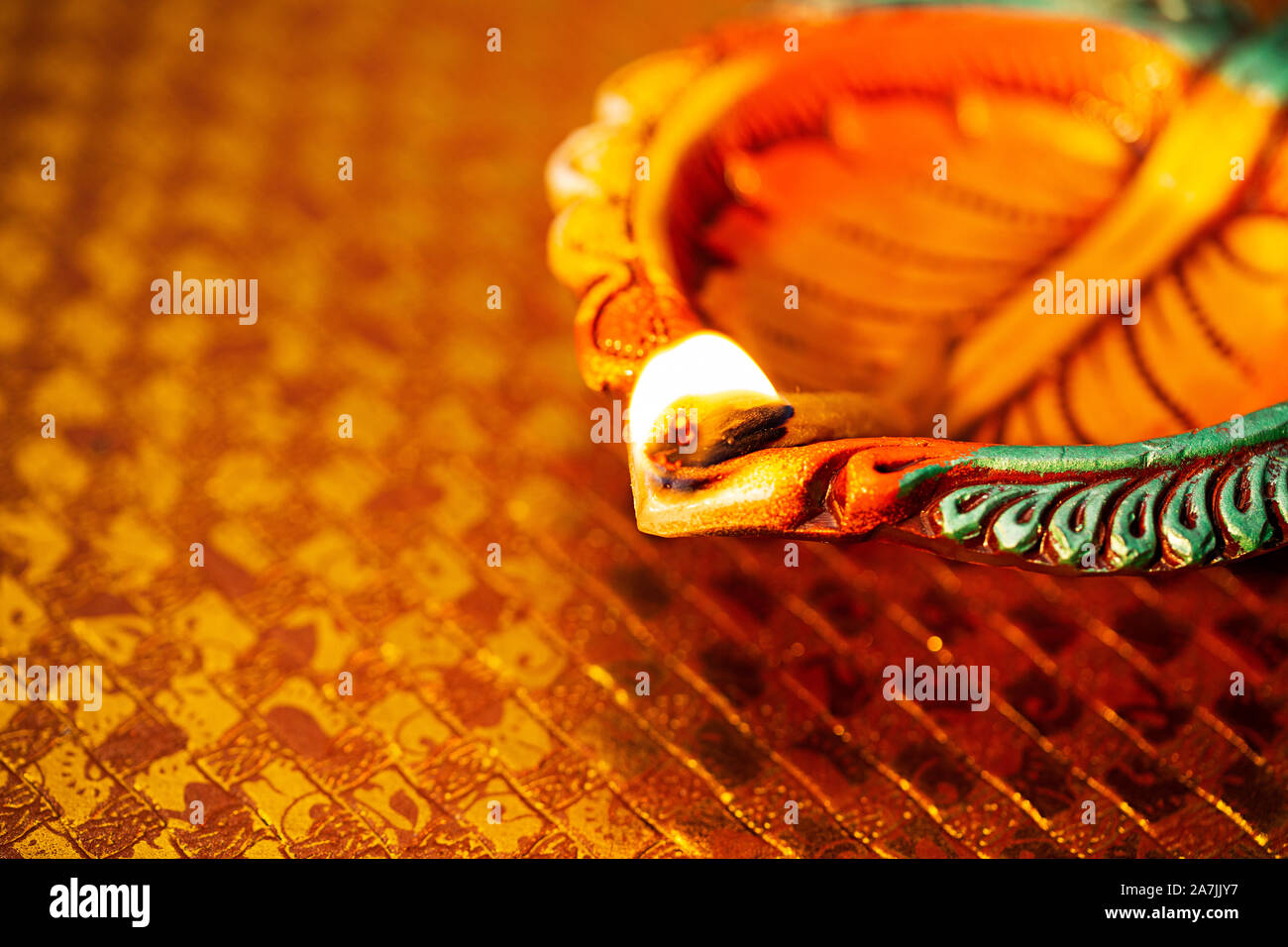 Niemand schoß Brennen Diya Oil-Lamp Beleuchtung Hindu Festival Diwali Feier Stockfoto