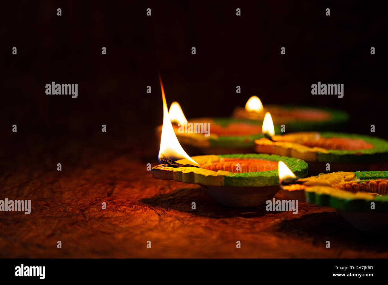 Brennende Diyas Öllampen Beleuchtung beleuchtete Durning Diwali Fest Feier Stockfoto