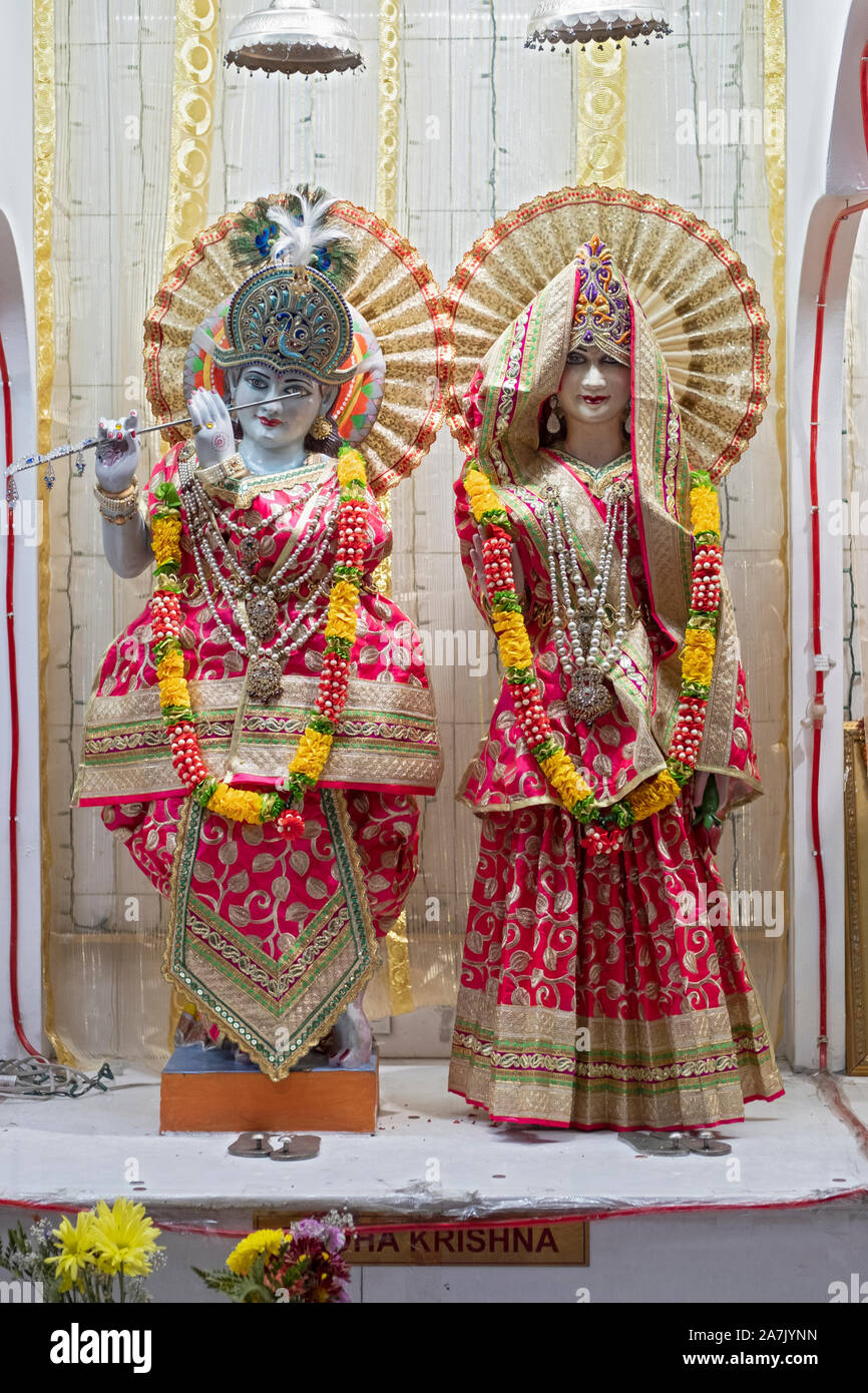 Der hinduistische Gottheiten Rhada und Krishna auf dem Altar an der Satya Narayan Mandir in Queens, New York City. Stockfoto