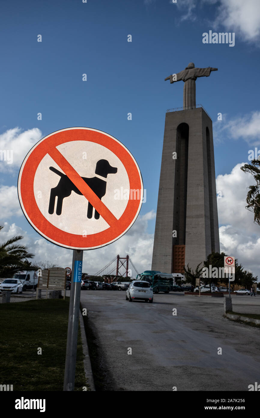 Ein Verbote Zeichen bei der Eingabe der Christusstatue in Lissabon Stockfoto
