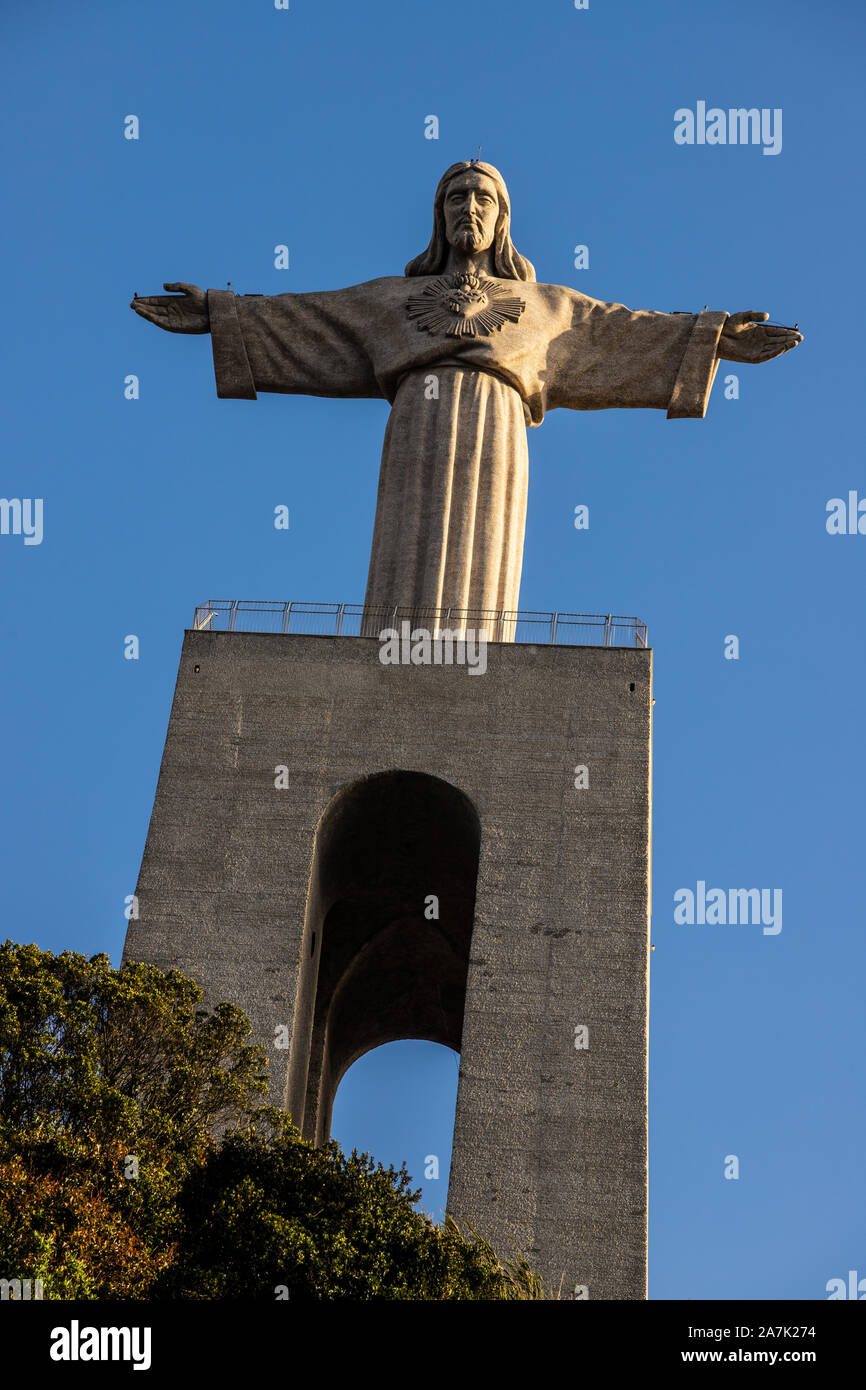 christus-statue in Lisboa in blauem Himmel Stockfoto