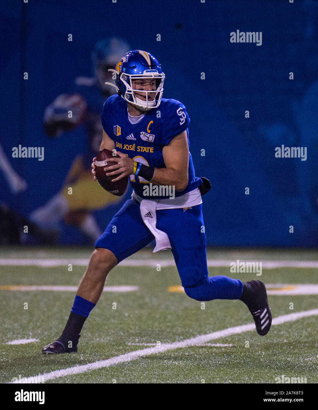 CEFCU Stadion San Jose, CA. 02 Nov, 2019. San Jose, CA San Jose State Quarterback Josh Liebe (12) sieht den tiefen Pass während der NCAA Football Spiel zwischen der Boise State Broncos und dem San Jose State Spartans 42-52 verlor an CEFCU Stadion San Jose, CA zu werfen. Thurman James/CSM/Alamy leben Nachrichten Stockfoto