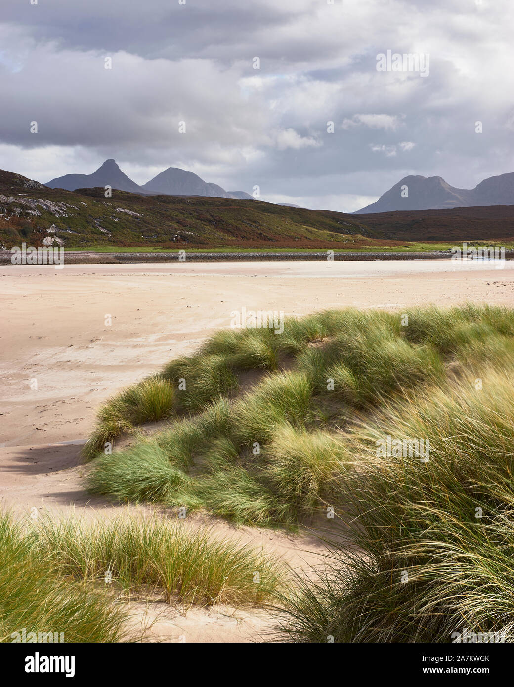 Stac Polaidh und Coigach von achnahaird Beach, Wester Ross, Highland, Schottland. Stockfoto