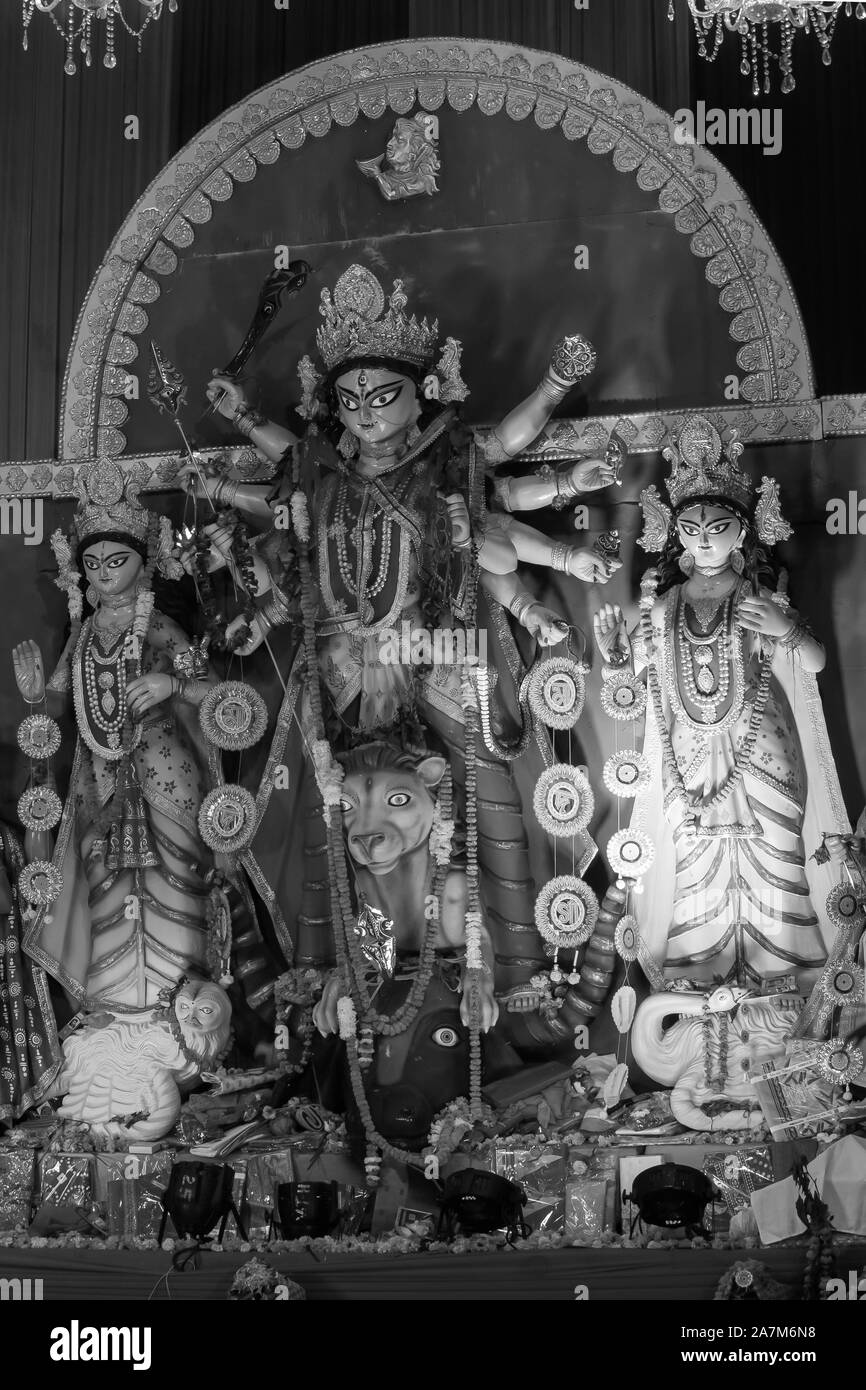 Saint Giri Sr. sek Schule, Sarita Vihar, New Delhi, Indien, DT-08 Oct 2019. Eine Ansicht von Durga Puja Pandal Idiol In Stockfoto