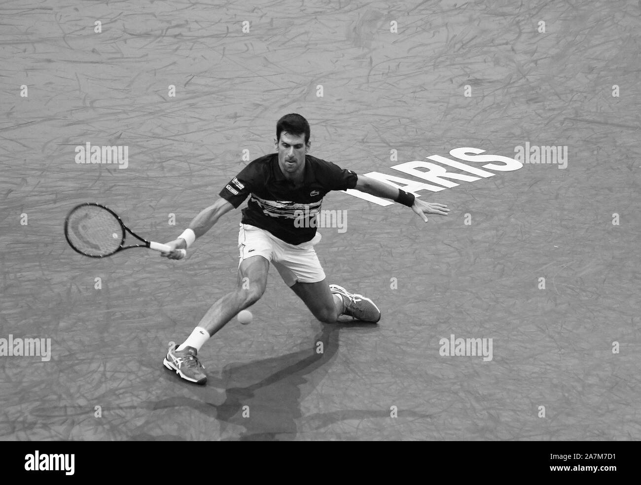 Paris, Frankreich. 03 Nov, 2019. Paris Paris Rolex Masters FInal 031119 Novak Djokovic (SRB) als er gewinnt Finale gegen Denis Shpovalov (CAN) Credit: Roger Parker/Alamy leben Nachrichten Stockfoto
