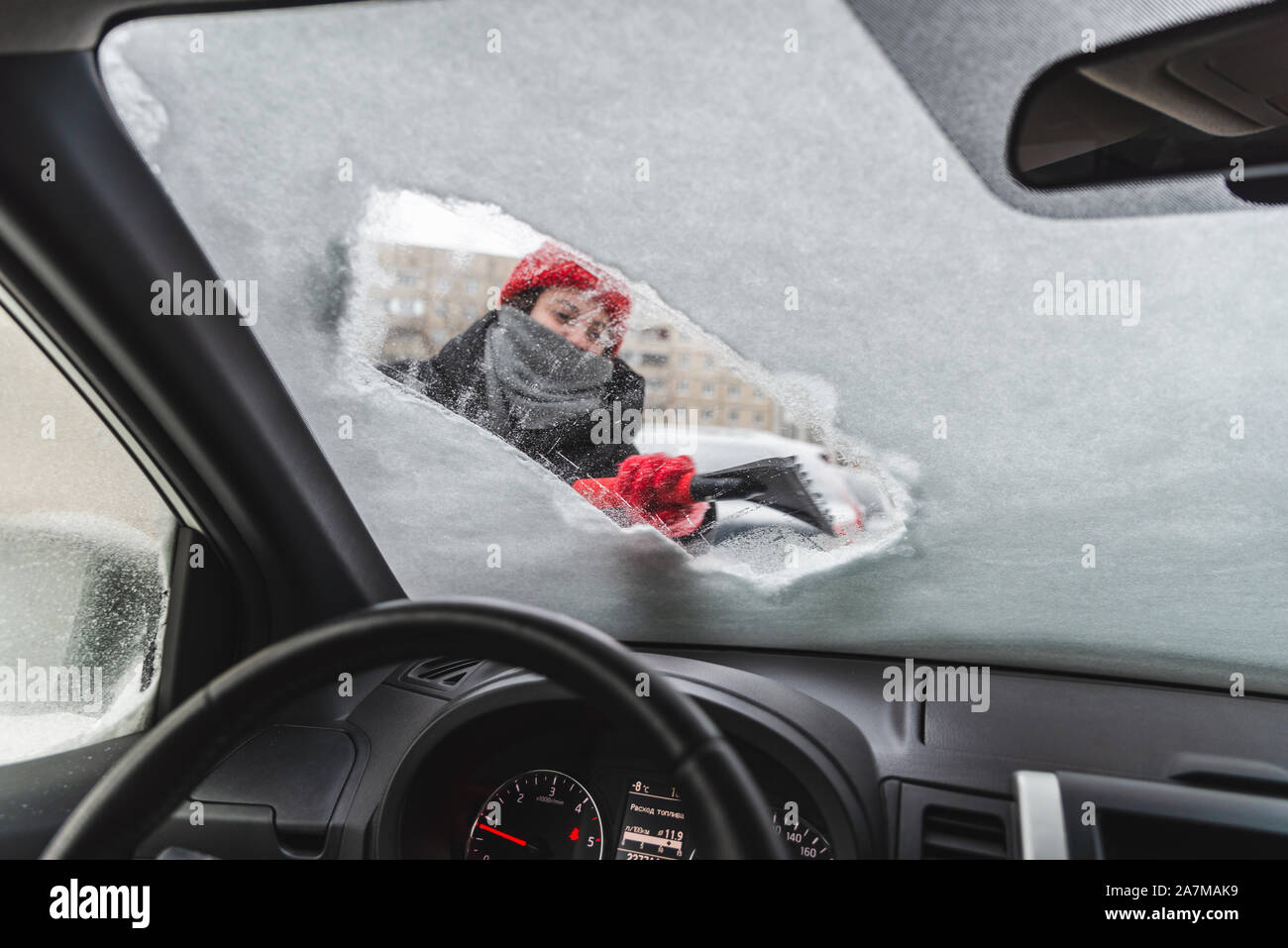 Woman Cleaning Car Interior Stockfotos Woman Cleaning Car