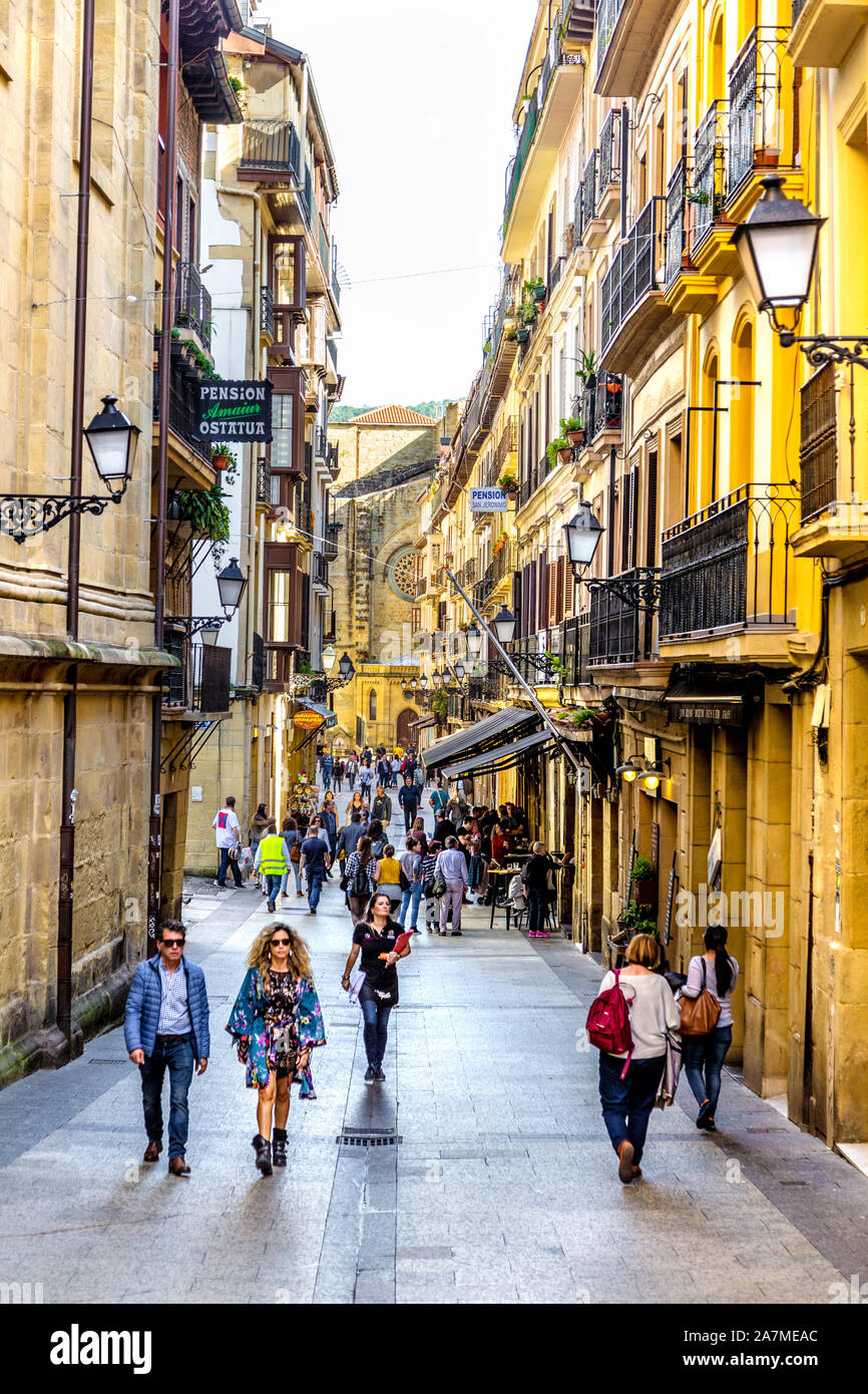 Straße in der Altstadt (La Parte Vieja) San Sebastian, Spanien Stockfoto