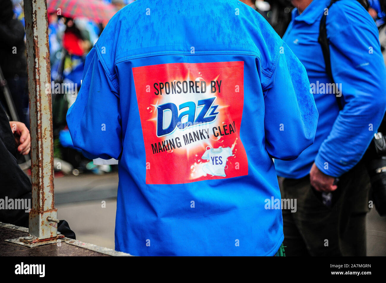 Glasgow, UK. 02 Nov, 2019. Daz Mann, einem iconic Abbildung für die Bewegung trägt seinen berühmten blauen 'az' Jacke während des IndyRef Rallye 2020 durch die nationale Zeitung gehostet werden. Credit: SOPA Images Limited/Alamy leben Nachrichten Stockfoto