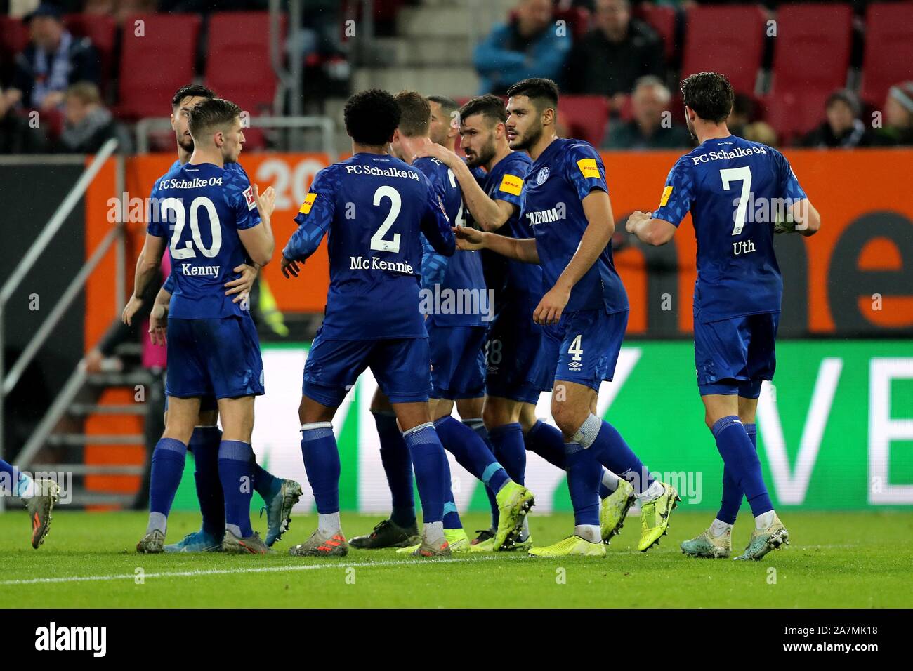 Firo: 03.11.2019, Fußball, 1.Bundesliga, Saison 2019/2020, FC Augsburg, FC Schalke 04, Suat Serdar, FC Schalke 04, S04, Schalke, vollständige Abbildung, Jubel, | Verwendung weltweit Stockfoto