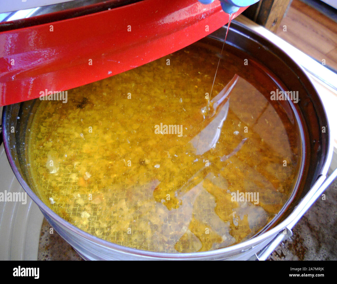 Hintergrund Textur, drop Tropfen süßen Honig, Nektar in Mead. Honig Makrofotografie bestehend aus Gold, Bienenwachs, Gelb meads Biene Wabe aus Stockfoto