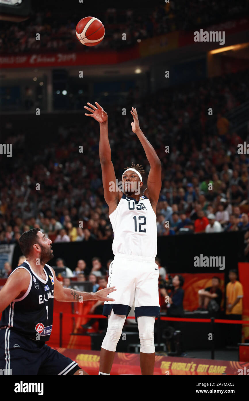 American Professional basketball Player für die Indiana Pacers, die von der National Basketball Association (NBA) Myles Turner, rechts, springt in die Kerbe am Stockfoto