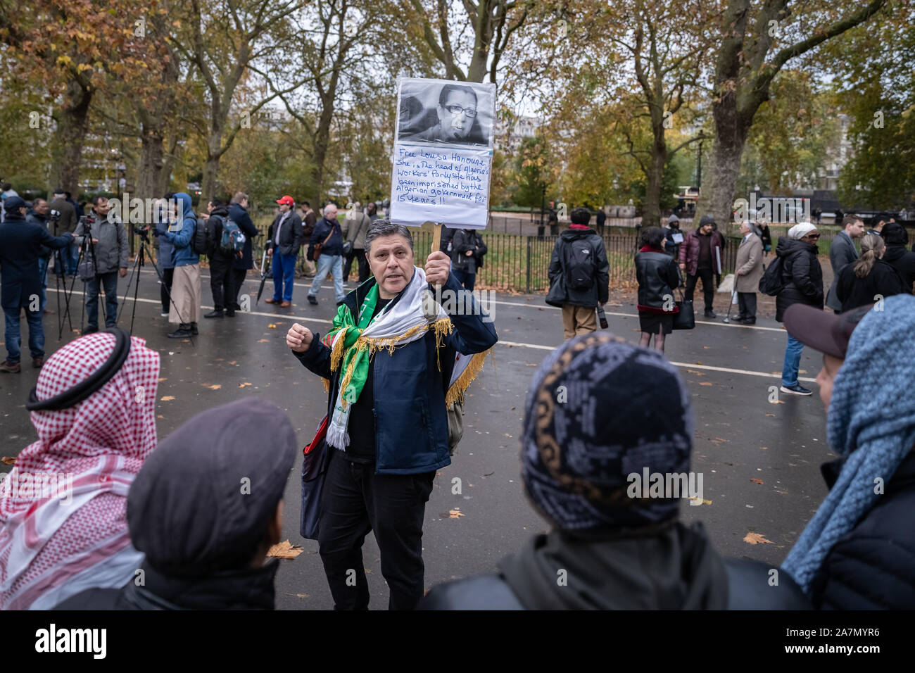 London, Großbritannien. 3. November 2019. "Freie Lousia Hanounce" demonstrant. Die Predigt, die Debatten und Predigten an der Speakers' Corner, das öffentliche Sprechen nord-östlichen Ecke des Hyde Park. Credit: Guy Corbishley/Alamy leben Nachrichten Stockfoto