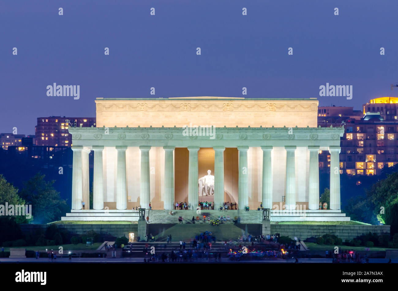 Ansicht bei Nacht der Abraham Lincoln Memorial, gebaut im 16. Präsident der Vereinigten Staaten von Amerika, Washington DC, USA zu Ehren Stockfoto