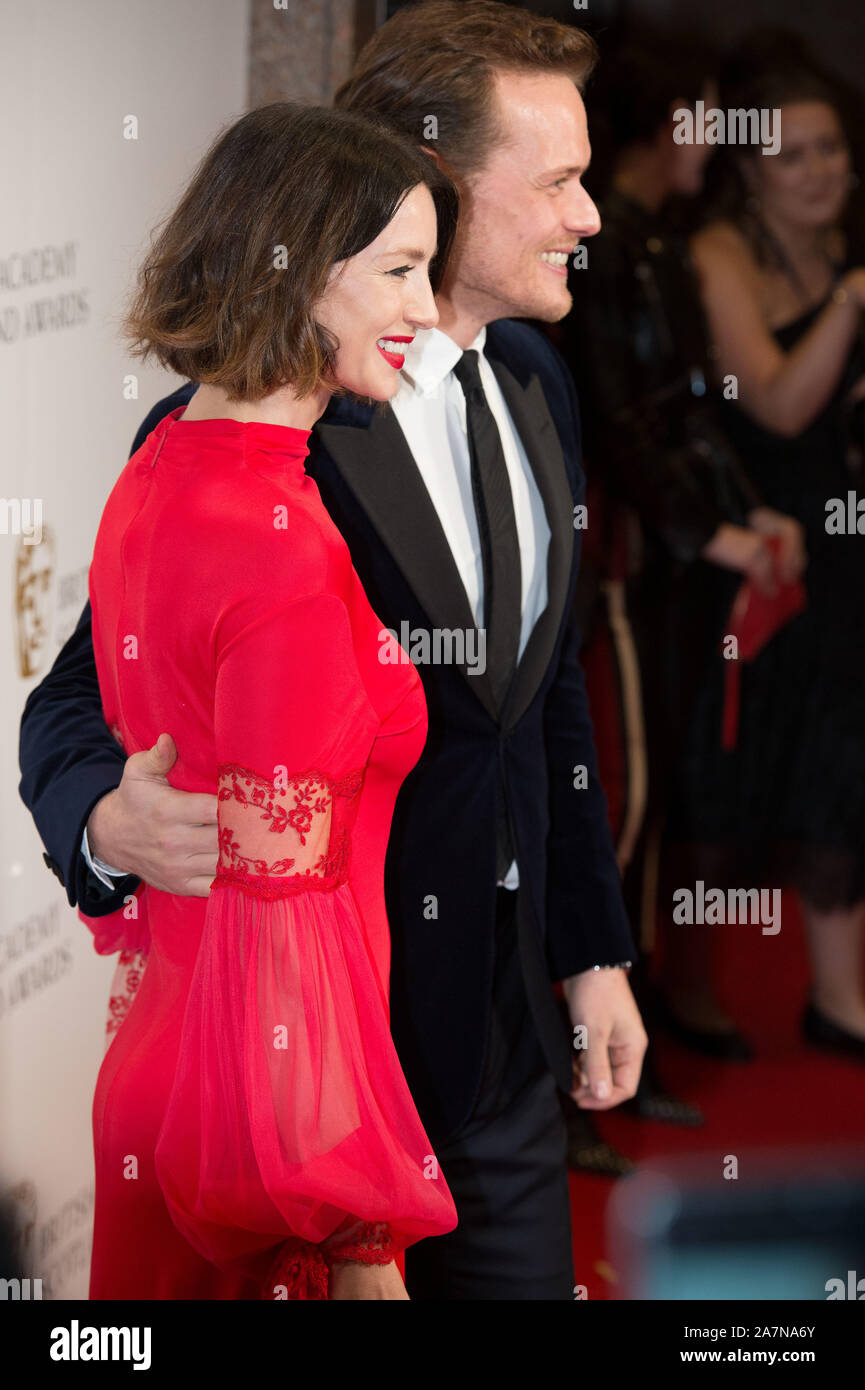 Glasgow, UK. 3. November 2019. Bild: (links) Caitriona Balfe, (rechts) Sam Heughan. Szenen aus dem jährlichen schottischen BAFTAs im Doubletree Hotel Hilton. Credit: Colin Fisher/Alamy leben Nachrichten Stockfoto