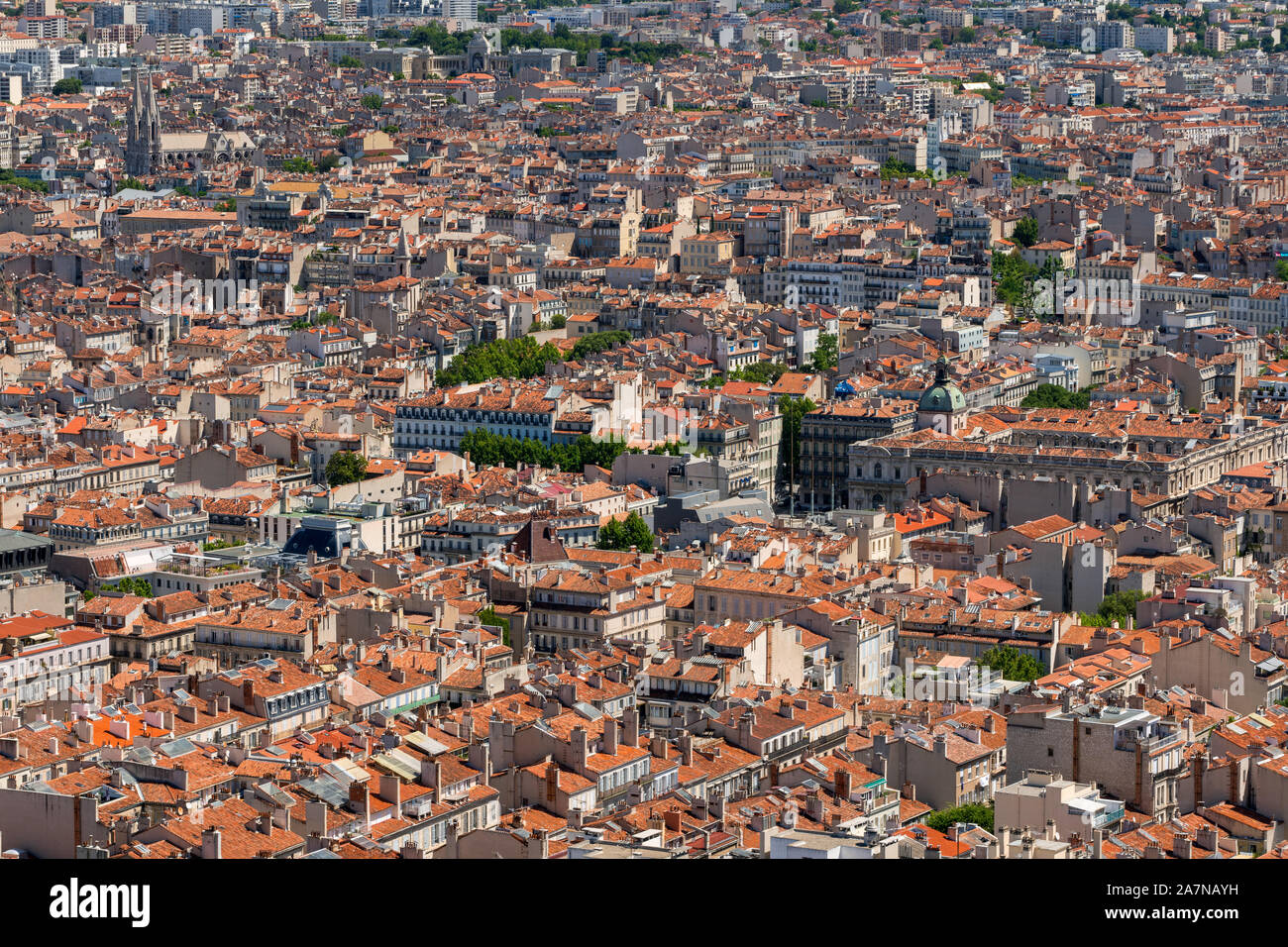 Sommer Blick auf Marseille Dächer (in der Mitte der Stadt). Bouches-du-Rhône (13), Provence-Alpes-Cote d'Azur, Frankreich, Europa Stockfoto