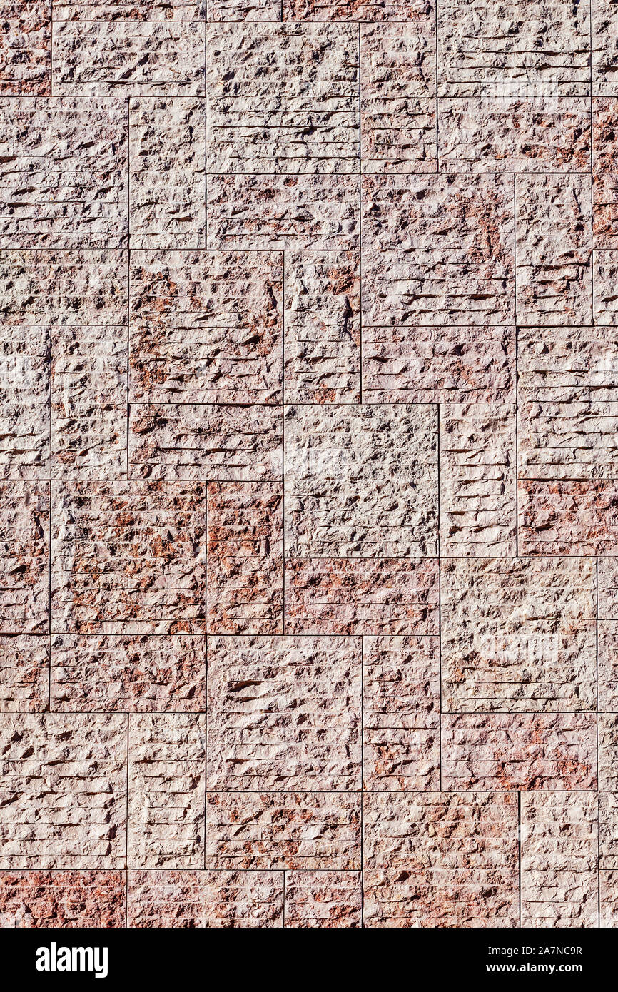 Neue stein Wand Hintergrund mit groben unregelmäßige Textur Ziegel oder Fliesen. Stein, Stein, Stein, Hintergrund, Hintergrund, Textur, Struktur, rau, Wand, Block Stockfoto