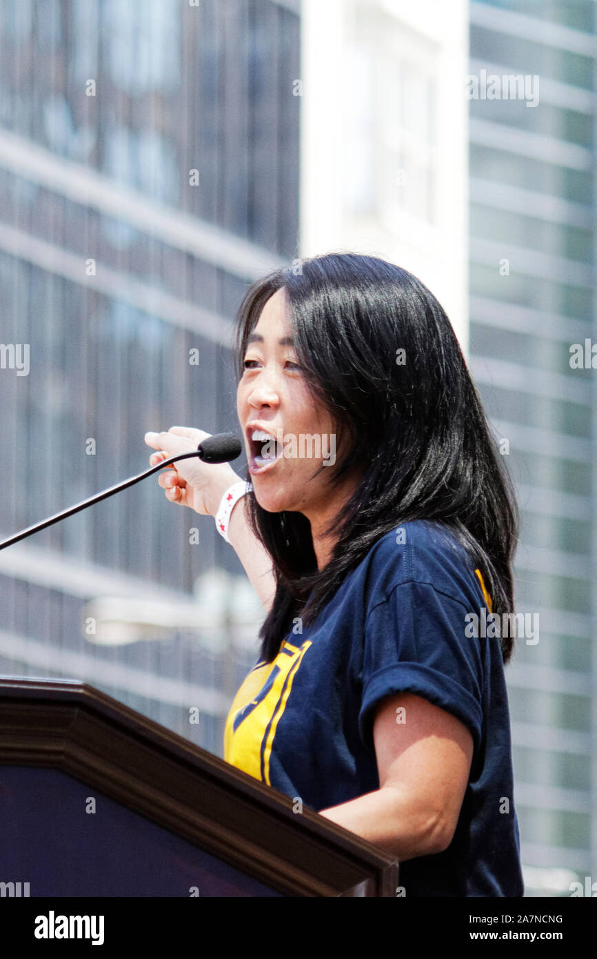 Philadelphia, PA, USA - 15. Juli 2019: Stadt-stadträtin, Helen Gym verbindet eine Kundgebung der bevorstehenden Schließung von Hahnemann University Hospital zu stoppen. Stockfoto